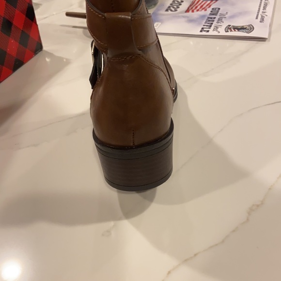 *NEW* ARIZONA BROWN TALL BOOTS - Picture 5 of 5